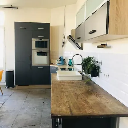 Climatise 50m2 Proche Centre Et Gare Apartman