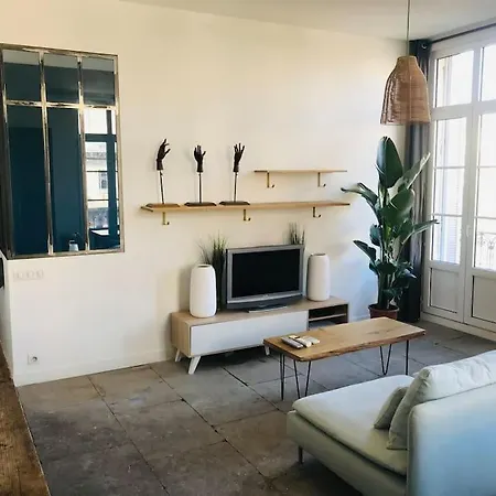 Climatisé 50m2 Proche Centre Et Gare Appartement *